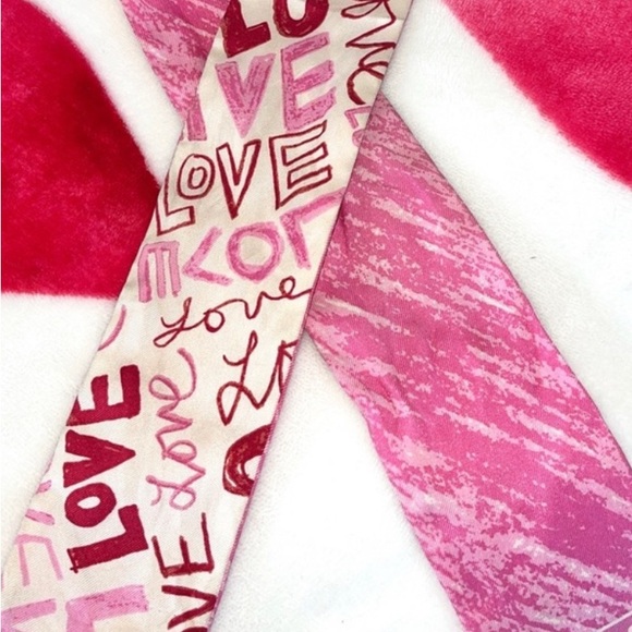 Authentic Coach Pink Love Headscarf. - Picture 12 of 13